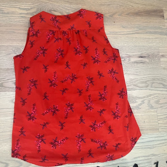 NWOT CAbi red flower short sleeve, no flaws size Small - Picture 5 of 7